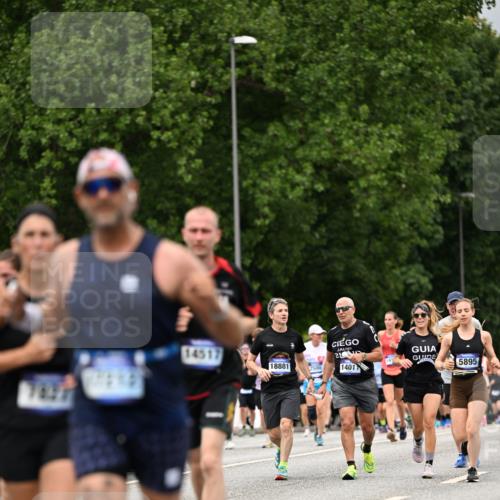 29.06.2025 - hella hamburg halbmarathon Dr. Thomas Lammeyer http://msf.ph/oto/8429328 29.06.2025 10:51:34 Kennedybrücke 1371, 1555, 1593, 1608, 1837, 1961, 2162, 2327, 2500, 2537, 2556, 2981, 3277, 3339, 3406, 3407, 3823, 4325, 4342, 5697, 5700, 5895, 6485, 6740, 6995, 7430, 7431, 7827, 7960, 8131, 8541, 8967, 9092, 9557, 9743, 10511, 10514, 10515, 10591, 11160, 11378 meine-sportfotos.de