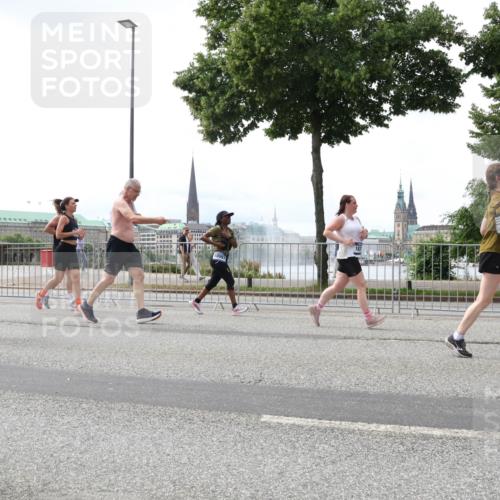 29.06.2025 - hella hamburg halbmarathon Lena Gebhardt http://msf.ph/oto/8429329 29.06.2025 10:43:53 Lombardsbrücke 1520, 3288, 10097, 91, 1023, 1026, 1095, 1306, 1310, 1400, 1459, 1802, 1804, 2073, 2186, 2692, 2733, 3065, 3288, 3390, 3596, 3597, 4627, 4636, 4866, 4898, 5001, 5127, 5192, 5201, 5214, 5293, 5370, 5890, 5902, 5905, 6012, 6036, 6096, 6226, 6334, 6895, 6931, 6971, 6973, 7197, 7205, 7206, 7326, 7489, 7504, 7610, 7926, 8000, 8058, 8233, 8408, 8504, 8591, 8763, 8870, 8957, 9073, 9704, 9831, 9879, 10083, 10097, 10200, 10202 meine-sportfotos.de
