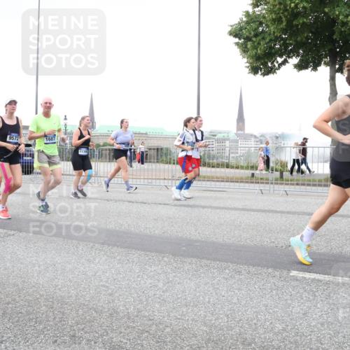 29.06.2025 - hella hamburg halbmarathon Lena Gebhardt http://msf.ph/oto/8429357 29.06.2025 10:54:02 Lombardsbrücke 9572, 1687, 183, 15921, 11390, 1017, 1263, 1687, 1744, 1753, 1762, 1779, 1789, 1822, 2079, 2372, 2429, 2600, 2761, 2854, 3055, 3079, 3187, 3188, 3249, 3364, 3465, 3467, 3557, 4323, 4685, 4801, 4838, 5157, 5309, 5430, 5514, 5804, 5817, 5856, 5857, 5898, 5964, 6039, 6192, 6273, 6306, 6468, 6583, 6913, 6987, 6988, 6996, 7039, 7498, 7537, 7614, 7874, 7890, 7946, 8867, 8924, 9077, 9138, 9203, 9503, 9531, 9572, 9771, 10207, 11354, 11390, 11785 meine-sportfotos.de