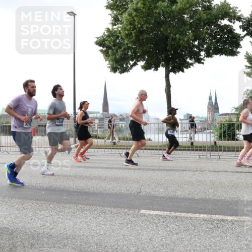 29.06.2025 - hella hamburg halbmarathon Lena Gebhardt http://msf.ph/oto/8429372 29.06.2025 10:43:54 Lombardsbrücke 18318, 1528, 3288, 100, 1023, 1026, 1095, 1306, 1310, 1400, 1459, 1802, 1804, 2073, 2186, 2692, 2733, 3065, 3288, 3390, 3596, 3597, 4627, 4636, 4866, 4898, 5001, 5127, 5192, 5201, 5214, 5293, 5370, 5730, 5890, 5902, 5905, 6012, 6036, 6096, 6226, 6334, 6895, 6931, 6971, 6973, 7197, 7205, 7206, 7326, 7489, 7504, 7610, 7818, 7926, 8000, 8058, 8233, 8504, 8591, 8763, 8870, 8957, 9073, 9704, 9831, 9879, 10083, 10097, 10200, 10202 meine-sportfotos.de