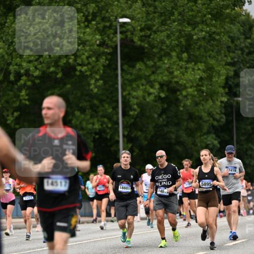 29.06.2025 - hella hamburg halbmarathon Dr. Thomas Lammeyer http://msf.ph/oto/8429375 29.06.2025 10:51:35 Kennedybrücke 1371, 1555, 1593, 1608, 1961, 2162, 2327, 2500, 2537, 2556, 2981, 3277, 3339, 3406, 3407, 3823, 4325, 4342, 5697, 5700, 5895, 6485, 6740, 6995, 7827, 7960, 8131, 8541, 8967, 9092, 9557, 9743, 10511, 10514, 10515, 10591, 11160, 11378 meine-sportfotos.de