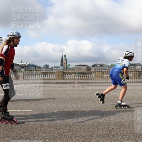29.06.2025 - hella hamburg halbmarathon Lena Gebhardt http://msf.ph/oto/8429392 29.06.2025 08:59:43 Lombardsbrücke 550, 549, 20470, 470 meine-sportfotos.de