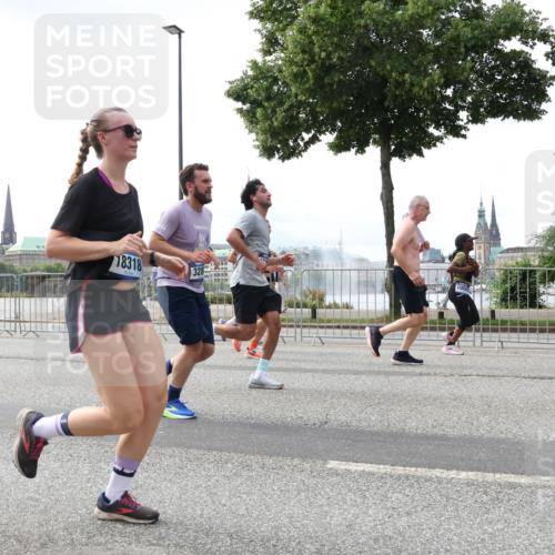 29.06.2025 - hella hamburg halbmarathon Lena Gebhardt http://msf.ph/oto/8429398 29.06.2025 10:43:54 Lombardsbrücke 18318, 328, 1023, 1026, 1095, 1306, 1310, 1400, 1459, 1802, 1804, 2073, 2186, 2692, 2733, 3065, 3288, 3390, 3596, 3597, 4627, 4636, 4866, 4898, 5001, 5127, 5192, 5201, 5214, 5293, 5370, 5730, 5890, 5902, 5905, 6012, 6036, 6096, 6226, 6334, 6895, 6931, 6971, 6973, 7197, 7205, 7206, 7326, 7489, 7504, 7610, 7818, 7926, 8000, 8058, 8233, 8504, 8591, 8763, 8870, 8957, 9073, 9704, 9831, 9879, 10083, 10097, 10200, 10202 meine-sportfotos.de