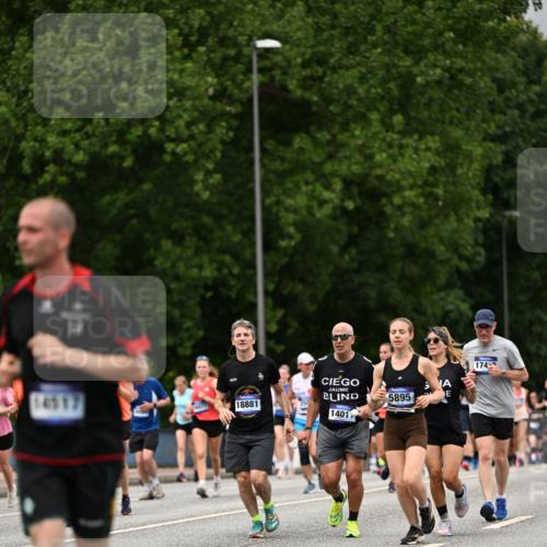 29.06.2025 - hella hamburg halbmarathon Dr. Thomas Lammeyer http://msf.ph/oto/8429400 29.06.2025 10:51:35 Kennedybrücke 1371, 1555, 1593, 1608, 1961, 2162, 2327, 2500, 2537, 2556, 2981, 3277, 3339, 3406, 3407, 3823, 4325, 4342, 5697, 5700, 5895, 6485, 6740, 6995, 7827, 7960, 8131, 8541, 8967, 9092, 9557, 9743, 10511, 10514, 10515, 10591, 11160, 11378 meine-sportfotos.de