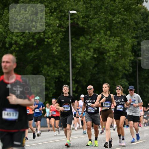 29.06.2025 - hella hamburg halbmarathon Dr. Thomas Lammeyer http://msf.ph/oto/8429409 29.06.2025 10:51:35 Kennedybrücke 1371, 1555, 1593, 1608, 1961, 2162, 2327, 2500, 2537, 2556, 2981, 3277, 3339, 3406, 3407, 3823, 4325, 4342, 5697, 5700, 5895, 6485, 6740, 6995, 7827, 7960, 8131, 8541, 8967, 9092, 9557, 9743, 10511, 10514, 10515, 10591, 11160, 11378 meine-sportfotos.de