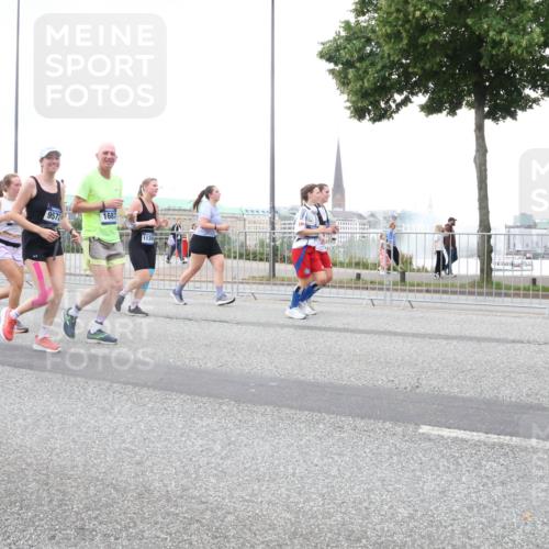 29.06.2025 - hella hamburg halbmarathon Lena Gebhardt http://msf.ph/oto/8429417 29.06.2025 10:54:02 Lombardsbrücke 9572, 1687, 1139, 1017, 1263, 1687, 1744, 1753, 1762, 1779, 1789, 1822, 2079, 2372, 2429, 2600, 2761, 2854, 3055, 3079, 3187, 3188, 3249, 3364, 3465, 3467, 3557, 4323, 4685, 4801, 4838, 5157, 5309, 5430, 5514, 5804, 5817, 5856, 5857, 5898, 5964, 6039, 6192, 6273, 6306, 6468, 6583, 6913, 6987, 6988, 6996, 7039, 7498, 7537, 7614, 7874, 7890, 7946, 8867, 8924, 9077, 9138, 9203, 9503, 9531, 9572, 9771, 10207, 11354, 11390, 11785 meine-sportfotos.de