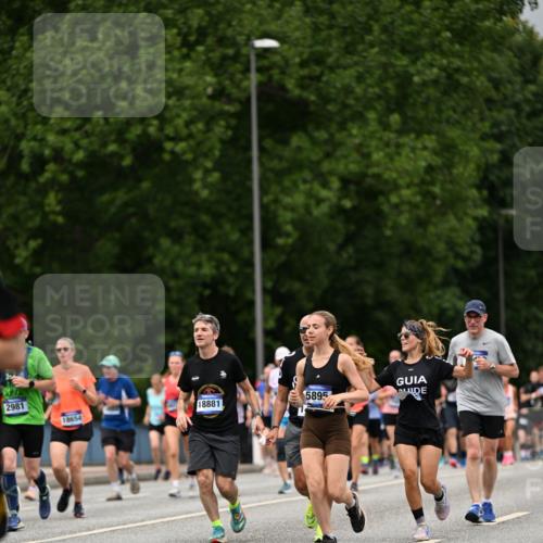 29.06.2025 - hella hamburg halbmarathon Dr. Thomas Lammeyer http://msf.ph/oto/8429431 29.06.2025 10:51:36 Kennedybrücke 1555, 1593, 1608, 1961, 2162, 2327, 2500, 2537, 2556, 2981, 3277, 3339, 3406, 3407, 3823, 4325, 4342, 5697, 5700, 5895, 6740, 6995, 7827, 7960, 8131, 8541, 8967, 9092, 9557, 9743, 10511, 10514, 10515, 10591, 11160, 11378 meine-sportfotos.de