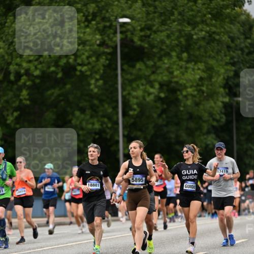 29.06.2025 - hella hamburg halbmarathon Dr. Thomas Lammeyer http://msf.ph/oto/8429451 29.06.2025 10:51:36 Kennedybrücke 1555, 1593, 1608, 1961, 2162, 2327, 2500, 2537, 2556, 2981, 3277, 3339, 3406, 3407, 3823, 4325, 4342, 5697, 5700, 5895, 6740, 6995, 7827, 7960, 8131, 8541, 8967, 9092, 9557, 9743, 10511, 10514, 10515, 10591, 11160, 11378 meine-sportfotos.de