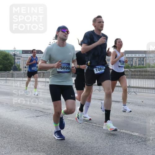 29.06.2025 - hella hamburg halbmarathon Lena Gebhardt http://msf.ph/oto/8429470 29.06.2025 09:44:31 Lombardsbrücke 12337, 8699, 1065, 7349, 1065, 1122, 1953, 2021, 2879, 3075, 3845, 3968, 4678, 5308, 5344, 7231, 7349, 7793, 8975, 9047, 9079, 10106, 10173, 10222, 10655, 10790, 11877, 12337, 12369, 13606, 13779, 14828, 15268, 15576, 15583, 15655, 15880, 16118, 17258, 17354, 18567, 18699, 19114 meine-sportfotos.de