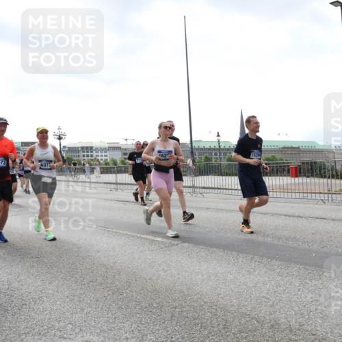 29.06.2025 - hella hamburg halbmarathon Lena Gebhardt http://msf.ph/oto/8429475 29.06.2025 10:43:55 Lombardsbrücke 10220, 6973, 15294, 162, 2733, 697, 1023, 1026, 1095, 1306, 1310, 1400, 1459, 1802, 1804, 2073, 2186, 2692, 2733, 3065, 3288, 3390, 3596, 3597, 4627, 4636, 4866, 4898, 5001, 5127, 5192, 5201, 5214, 5293, 5370, 5730, 5731, 5890, 5902, 5905, 6012, 6036, 6096, 6226, 6334, 6895, 6931, 6971, 6973, 7197, 7205, 7206, 7326, 7489, 7504, 7610, 7818, 7926, 8000, 8058, 8233, 8504, 8591, 8763, 8870, 8957, 9073, 9704, 9831, 9879, 10083, 10097, 10200, 10202 meine-sportfotos.de