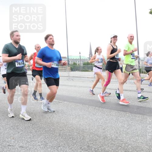 29.06.2025 - hella hamburg halbmarathon Lena Gebhardt http://msf.ph/oto/8429481 29.06.2025 10:54:03 Lombardsbrücke 1017, 7614, 174, 17309, 1472, 957, 1681, 1017, 1263, 1687, 1744, 1753, 1762, 1779, 1789, 1822, 2079, 2372, 2600, 2761, 2854, 3055, 3079, 3187, 3188, 3249, 3364, 3465, 3467, 3557, 4323, 4685, 4801, 4838, 5157, 5309, 5430, 5514, 5804, 5817, 5856, 5857, 5898, 5964, 6039, 6192, 6273, 6306, 6468, 6583, 6913, 6987, 6988, 6996, 7039, 7498, 7537, 7614, 7670, 7874, 7890, 7946, 8867, 8924, 9138, 9203, 9503, 9531, 9572, 9771, 10207, 11354, 11390, 11785 meine-sportfotos.de