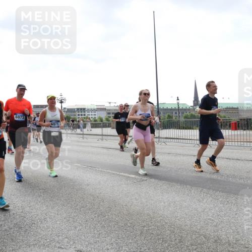 29.06.2025 - hella hamburg halbmarathon Lena Gebhardt http://msf.ph/oto/8429493 29.06.2025 10:43:55 Lombardsbrücke 6334, 10220, 6973, 2733, 6971, 98, 1023, 1026, 1095, 1306, 1310, 1400, 1459, 1802, 1804, 2073, 2186, 2692, 2733, 3065, 3288, 3390, 3596, 3597, 4627, 4636, 4866, 4898, 5001, 5127, 5192, 5201, 5214, 5293, 5370, 5730, 5731, 5890, 5902, 5905, 6012, 6036, 6096, 6226, 6334, 6895, 6931, 6971, 6973, 7197, 7205, 7206, 7326, 7489, 7504, 7610, 7818, 7926, 8000, 8058, 8233, 8504, 8591, 8763, 8870, 8957, 9073, 9704, 9831, 9879, 10083, 10097, 10200, 10202 meine-sportfotos.de