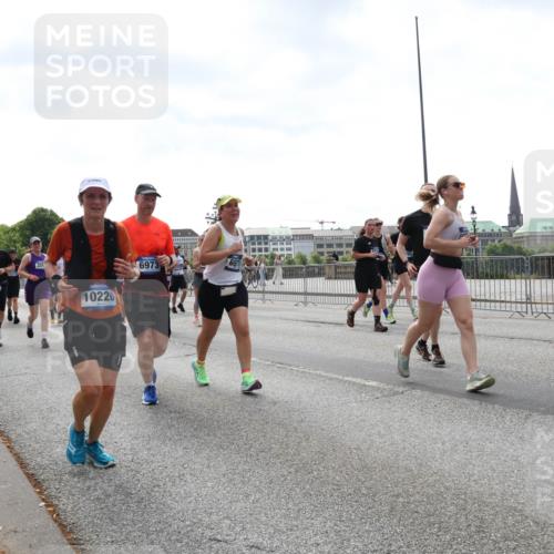 29.06.2025 - hella hamburg halbmarathon Lena Gebhardt http://msf.ph/oto/8429516 29.06.2025 10:43:55 Lombardsbrücke 13371, 6334, 10220, 6973, 1023, 1026, 1095, 1306, 1310, 1400, 1459, 1802, 1804, 2073, 2186, 2692, 2733, 3065, 3288, 3390, 3596, 3597, 4627, 4636, 4866, 4898, 5001, 5127, 5192, 5201, 5214, 5293, 5370, 5730, 5731, 5890, 5902, 5905, 6012, 6036, 6096, 6226, 6334, 6895, 6931, 6971, 6973, 7197, 7205, 7206, 7326, 7489, 7504, 7610, 7818, 7926, 8000, 8058, 8233, 8504, 8591, 8763, 8870, 8957, 9073, 9704, 9831, 9879, 10083, 10097, 10200, 10202 meine-sportfotos.de