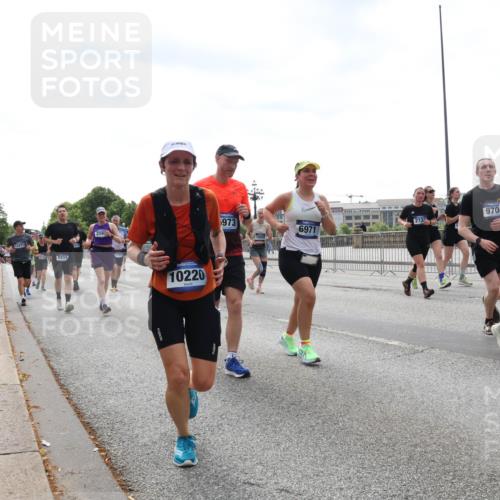 29.06.2025 - hella hamburg halbmarathon Lena Gebhardt http://msf.ph/oto/8429556 29.06.2025 10:43:56 Lombardsbrücke 13371, 6334, 359, 10220, 1629, 970, 6973, 2733, 6971, 1023, 1026, 1095, 1306, 1310, 1400, 1459, 1802, 1804, 2073, 2186, 2692, 2733, 3065, 3288, 3390, 3596, 3597, 4627, 4636, 4866, 4898, 5001, 5127, 5192, 5201, 5214, 5293, 5370, 5730, 5731, 5890, 5902, 5905, 6036, 6096, 6226, 6334, 6895, 6931, 6971, 6973, 7197, 7205, 7206, 7326, 7489, 7504, 7610, 7818, 8000, 8058, 8233, 8504, 8591, 8763, 8870, 8957, 9073, 9704, 9831, 9879, 10083, 10097, 10200, 10202, 11955 meine-sportfotos.de