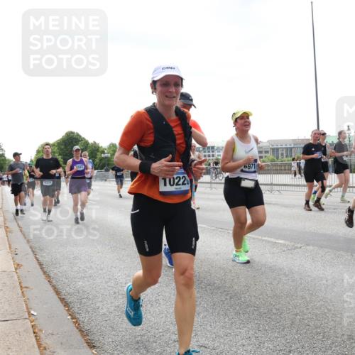29.06.2025 - hella hamburg halbmarathon Lena Gebhardt http://msf.ph/oto/8429578 29.06.2025 10:43:56 Lombardsbrücke 6334, 3597, 1022, 6971, 9704, 1023, 1026, 1095, 1306, 1310, 1400, 1459, 1802, 1804, 2073, 2186, 2692, 2733, 3065, 3288, 3390, 3596, 3597, 4627, 4636, 4866, 4898, 5001, 5127, 5192, 5201, 5214, 5293, 5370, 5730, 5731, 5890, 5902, 5905, 6036, 6096, 6226, 6334, 6895, 6931, 6971, 6973, 7197, 7205, 7206, 7326, 7489, 7504, 7610, 7818, 8000, 8058, 8233, 8504, 8591, 8763, 8870, 8957, 9073, 9704, 9831, 9879, 10083, 10097, 10200, 10202, 11955 meine-sportfotos.de