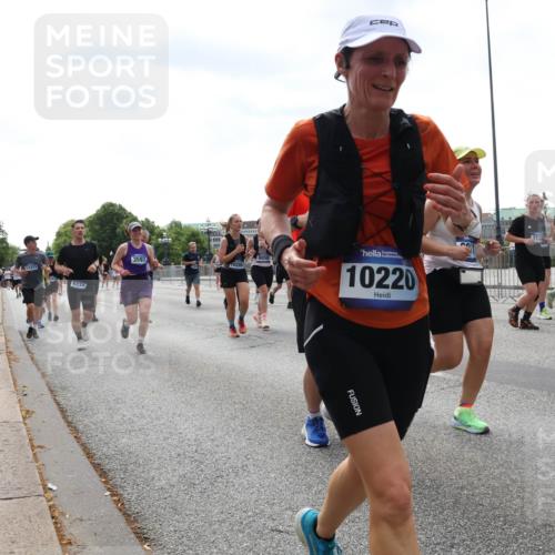 29.06.2025 - hella hamburg halbmarathon Lena Gebhardt http://msf.ph/oto/8429621 29.06.2025 10:43:56 Lombardsbrücke 13371, 6334, 3597, 0285, 10220, 15790, 730, 9704, 1023, 1026, 1095, 1306, 1310, 1400, 1459, 1802, 1804, 2073, 2186, 2692, 2733, 3065, 3288, 3390, 3596, 3597, 4627, 4636, 4866, 4898, 5001, 5127, 5192, 5201, 5214, 5293, 5370, 5730, 5731, 5890, 5902, 5905, 6036, 6096, 6226, 6334, 6895, 6931, 6971, 6973, 7197, 7205, 7206, 7326, 7489, 7504, 7610, 7818, 8000, 8058, 8233, 8504, 8591, 8763, 8870, 8957, 9073, 9704, 9831, 9879, 10083, 10097, 10200, 10202, 11955 meine-sportfotos.de