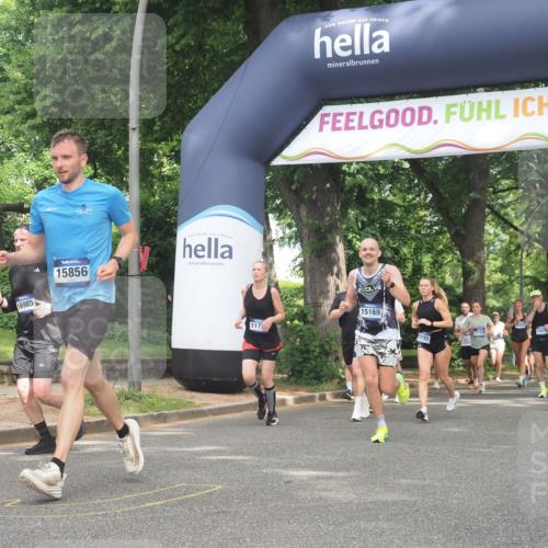 29.06.2025 - hella hamburg halbmarathon KatJ http://msf.ph/oto/8429629 29.06.2025 10:41:25 Zwischen KM18-KM19 1496, 1628, 2561, 7395, 8316 meine-sportfotos.de
