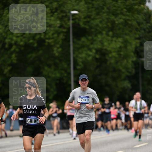 29.06.2025 - hella hamburg halbmarathon Dr. Thomas Lammeyer http://msf.ph/oto/8429652 29.06.2025 10:51:40 Kennedybrücke 1555, 1593, 2162, 2211, 2500, 2537, 2556, 2981, 3277, 3339, 3406, 3407, 3823, 4325, 4342, 5700, 5895, 6740, 6995, 7827, 7960, 8131, 8541, 9092, 9557, 9743, 9758, 10511, 10591, 11378 meine-sportfotos.de