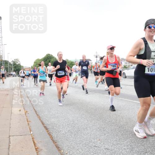 29.06.2025 - hella hamburg halbmarathon Lena Gebhardt http://msf.ph/oto/8429665 29.06.2025 10:54:04 Lombardsbrücke 3557, 9503, 789, 1017, 133, 1017, 1263, 1687, 1744, 1753, 1762, 1779, 1789, 1822, 2079, 2372, 2600, 2761, 2854, 3055, 3079, 3187, 3188, 3249, 3364, 3465, 3467, 3557, 4323, 4685, 4801, 4838, 5157, 5309, 5430, 5514, 5804, 5817, 5856, 5857, 5898, 5964, 6039, 6192, 6273, 6468, 6583, 6913, 6987, 6988, 6996, 7039, 7498, 7614, 7670, 7874, 7890, 7946, 8867, 8924, 9138, 9203, 9503, 9531, 9572, 9771, 10207, 11354, 11390, 11785 meine-sportfotos.de