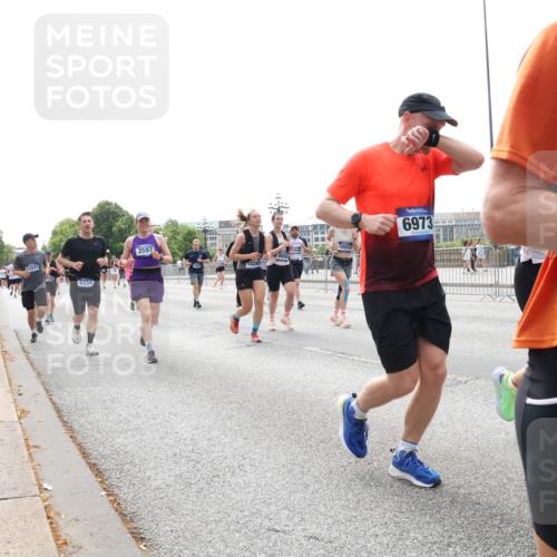29.06.2025 - hella hamburg halbmarathon Lena Gebhardt http://msf.ph/oto/8429666 29.06.2025 10:43:57 Lombardsbrücke 13371, 529, 6334, 3597, 8058, 10285, 10553, 6973, 10, 1023, 1026, 1095, 1306, 1310, 1400, 1459, 1802, 1804, 2073, 2186, 2692, 2733, 3065, 3288, 3390, 3596, 3597, 4627, 4636, 4866, 4898, 5001, 5127, 5192, 5201, 5214, 5293, 5370, 5730, 5731, 5890, 5902, 5905, 6036, 6096, 6226, 6334, 6895, 6931, 6971, 6973, 7197, 7205, 7206, 7326, 7489, 7504, 7610, 7818, 8000, 8058, 8233, 8504, 8591, 8763, 8870, 8957, 9073, 9704, 9831, 9879, 10083, 10097, 10200, 10202, 11955 meine-sportfotos.de