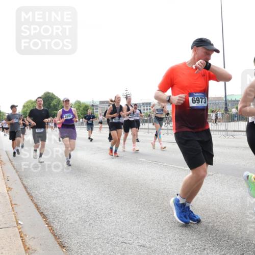 29.06.2025 - hella hamburg halbmarathon Lena Gebhardt http://msf.ph/oto/8429685 29.06.2025 10:43:57 Lombardsbrücke 6334, 3597, 1028, 10553, 6973, 971, 1023, 1026, 1095, 1306, 1310, 1400, 1459, 1802, 1804, 2073, 2186, 2692, 2733, 3065, 3288, 3390, 3596, 3597, 4627, 4636, 4866, 4898, 5001, 5127, 5192, 5201, 5214, 5293, 5370, 5730, 5731, 5890, 5902, 5905, 6036, 6096, 6226, 6334, 6895, 6931, 6971, 6973, 7197, 7205, 7206, 7326, 7489, 7504, 7610, 7818, 8000, 8058, 8233, 8504, 8591, 8763, 8870, 8957, 9073, 9704, 9831, 9879, 10083, 10097, 10200, 10202, 11955 meine-sportfotos.de