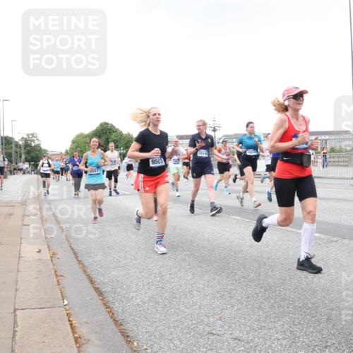 29.06.2025 - hella hamburg halbmarathon Lena Gebhardt http://msf.ph/oto/8429725 29.06.2025 10:54:05 Lombardsbrücke 9503, 557, 18348, 19019, 1017, 1263, 1687, 1744, 1753, 1762, 1779, 1789, 1822, 2079, 2372, 2600, 2761, 2854, 3055, 3079, 3187, 3188, 3249, 3364, 3465, 3467, 3557, 4323, 4685, 4720, 4801, 4838, 5157, 5309, 5430, 5514, 5804, 5817, 5856, 5898, 5964, 6039, 6192, 6273, 6468, 6583, 6913, 6987, 6988, 6996, 7039, 7498, 7614, 7670, 7874, 7890, 7946, 8801, 8803, 8867, 8924, 9138, 9203, 9503, 9531, 9572, 9771, 10207, 11354, 11390, 11785 meine-sportfotos.de