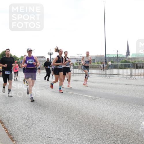 29.06.2025 - hella hamburg halbmarathon Lena Gebhardt http://msf.ph/oto/8429737 29.06.2025 10:43:57 Lombardsbrücke 13371, 6334, 3597, 10285, 8058, 10553, 1023, 1026, 1095, 1306, 1310, 1400, 1459, 1802, 1804, 2073, 2186, 2692, 2733, 3065, 3288, 3390, 3596, 3597, 4627, 4636, 4866, 4898, 5001, 5127, 5192, 5201, 5214, 5293, 5370, 5730, 5731, 5890, 5902, 5905, 6036, 6096, 6226, 6334, 6895, 6931, 6971, 6973, 7197, 7205, 7206, 7326, 7489, 7504, 7610, 7818, 8000, 8058, 8233, 8504, 8591, 8763, 8870, 8957, 9073, 9704, 9831, 9879, 10083, 10097, 10200, 10202, 11955 meine-sportfotos.de