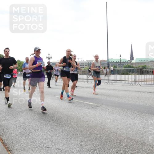 29.06.2025 - hella hamburg halbmarathon Lena Gebhardt http://msf.ph/oto/8429749 29.06.2025 10:43:58 Lombardsbrücke 13371, 6334, 10285, 8058, 12792, 1023, 1026, 1095, 1306, 1310, 1400, 1459, 1802, 1804, 2073, 2186, 2692, 2733, 3065, 3288, 3390, 3596, 3597, 4627, 4636, 4866, 4898, 5001, 5127, 5192, 5201, 5214, 5293, 5370, 5730, 5731, 5890, 5902, 5905, 6036, 6096, 6226, 6334, 6895, 6931, 6971, 6973, 7197, 7205, 7206, 7326, 7489, 7504, 7610, 7818, 8000, 8058, 8233, 8504, 8591, 8763, 8870, 8957, 9073, 9704, 9831, 9879, 10083, 10097, 10200, 10202, 11955 meine-sportfotos.de