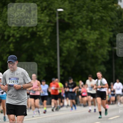 29.06.2025 - hella hamburg halbmarathon Dr. Thomas Lammeyer http://msf.ph/oto/8429769 29.06.2025 10:51:42 Kennedybrücke 1555, 1593, 2162, 2211, 2500, 2537, 2556, 2981, 3277, 3339, 3823, 4325, 4342, 5700, 5895, 6995, 7827, 7960, 8131, 8541, 9092, 9557, 9743, 9758, 10511, 11276, 11378 meine-sportfotos.de