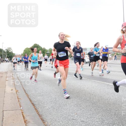 29.06.2025 - hella hamburg halbmarathon Lena Gebhardt http://msf.ph/oto/8429777 29.06.2025 10:54:05 Lombardsbrücke 557, 9503, 1834, 19019, 1789, 1017, 1263, 1687, 1744, 1753, 1762, 1779, 1789, 1822, 2079, 2372, 2600, 2761, 2854, 3055, 3079, 3187, 3188, 3249, 3364, 3465, 3467, 3557, 4323, 4685, 4720, 4801, 4838, 5157, 5309, 5430, 5514, 5804, 5817, 5856, 5898, 5964, 6039, 6192, 6273, 6468, 6583, 6913, 6987, 6988, 6996, 7039, 7498, 7614, 7670, 7874, 7890, 7946, 8801, 8803, 8867, 8924, 9138, 9203, 9503, 9531, 9572, 9771, 10207, 11354, 11390, 11785 meine-sportfotos.de