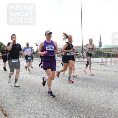 29.06.2025 - hella hamburg halbmarathon Lena Gebhardt http://msf.ph/oto/8429786 29.06.2025 10:43:58 Lombardsbrücke 71, 12518, 6334, 12792, 3597, 10285, 10553, 1023, 1026, 1095, 1306, 1310, 1400, 1459, 1802, 1804, 2073, 2186, 2692, 2733, 3065, 3288, 3390, 3596, 3597, 4627, 4636, 4866, 4898, 5001, 5127, 5192, 5201, 5214, 5293, 5370, 5730, 5731, 5890, 5902, 5905, 6036, 6096, 6226, 6334, 6895, 6931, 6971, 6973, 7197, 7205, 7206, 7326, 7489, 7504, 7610, 7818, 8000, 8058, 8233, 8504, 8591, 8763, 8870, 8957, 9073, 9704, 9831, 9879, 10083, 10097, 10200, 10202, 11955 meine-sportfotos.de