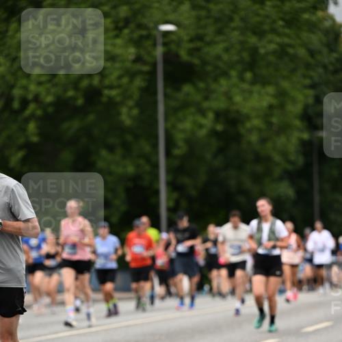 29.06.2025 - hella hamburg halbmarathon Dr. Thomas Lammeyer http://msf.ph/oto/8429797 29.06.2025 10:51:42 Kennedybrücke 1555, 1593, 2162, 2211, 2500, 2537, 2556, 2981, 3277, 3339, 3823, 4325, 4342, 5700, 5895, 6995, 7827, 7960, 8131, 8541, 9092, 9557, 9743, 9758, 10511, 11276, 11378 meine-sportfotos.de