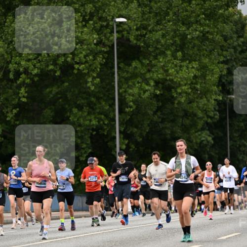 29.06.2025 - hella hamburg halbmarathon Dr. Thomas Lammeyer http://msf.ph/oto/8429810 29.06.2025 10:51:43 Kennedybrücke 1555, 1593, 1618, 2162, 2211, 2500, 2556, 2981, 3277, 3339, 3823, 4325, 4342, 5700, 5895, 6995, 7240, 7827, 7960, 8131, 8541, 9092, 9743, 9758, 10511, 11276, 11378 meine-sportfotos.de