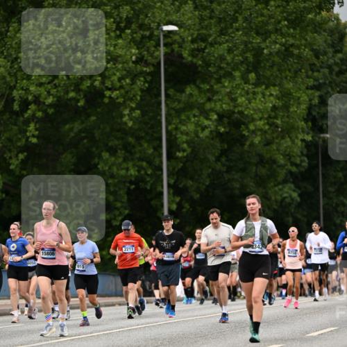 29.06.2025 - hella hamburg halbmarathon Dr. Thomas Lammeyer http://msf.ph/oto/8429817 29.06.2025 10:51:43 Kennedybrücke 1555, 1593, 1618, 2162, 2211, 2500, 2556, 2981, 3277, 3339, 3823, 4325, 4342, 5700, 5895, 6995, 7240, 7827, 7960, 8131, 8541, 9092, 9743, 9758, 10511, 11276, 11378 meine-sportfotos.de
