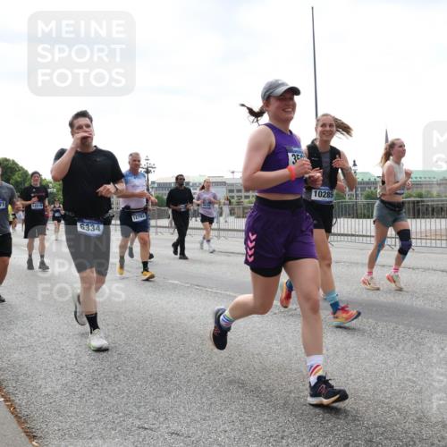 29.06.2025 - hella hamburg halbmarathon Lena Gebhardt http://msf.ph/oto/8429824 29.06.2025 10:43:58 Lombardsbrücke 13371, 12518, 6334, 12792, 350, 10285, 1023, 1026, 1095, 1306, 1310, 1400, 1459, 1802, 1804, 2073, 2186, 2692, 2733, 3065, 3288, 3390, 3596, 3597, 4627, 4636, 4866, 4898, 5001, 5127, 5192, 5201, 5214, 5293, 5370, 5730, 5731, 5890, 5902, 5905, 6036, 6096, 6226, 6334, 6895, 6931, 6971, 6973, 7197, 7205, 7206, 7326, 7489, 7504, 7610, 7818, 8000, 8058, 8233, 8504, 8591, 8763, 8870, 8957, 9073, 9704, 9831, 9879, 10083, 10097, 10200, 10202, 11955 meine-sportfotos.de