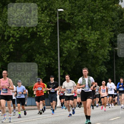 29.06.2025 - hella hamburg halbmarathon Dr. Thomas Lammeyer http://msf.ph/oto/8429850 29.06.2025 10:51:44 Kennedybrücke 1555, 1593, 1618, 2211, 2500, 2556, 2981, 3277, 3339, 3823, 4325, 4342, 5700, 5895, 6995, 7240, 7827, 7960, 8131, 8541, 9092, 9743, 9758, 10511, 11276, 11378 meine-sportfotos.de