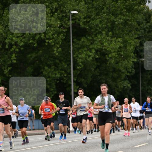 29.06.2025 - hella hamburg halbmarathon Dr. Thomas Lammeyer http://msf.ph/oto/8429856 29.06.2025 10:51:44 Kennedybrücke 1555, 1593, 1618, 2211, 2500, 2556, 2981, 3277, 3339, 3823, 4325, 4342, 5700, 5895, 6995, 7240, 7827, 7960, 8131, 8541, 9092, 9743, 9758, 10511, 11276, 11378 meine-sportfotos.de