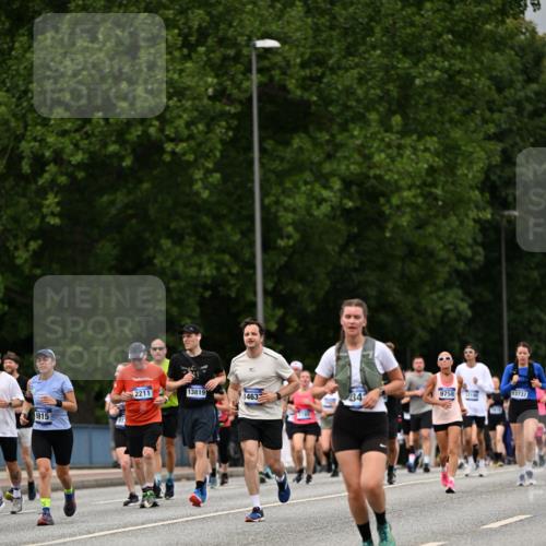 29.06.2025 - hella hamburg halbmarathon Dr. Thomas Lammeyer http://msf.ph/oto/8429882 29.06.2025 10:51:44 Kennedybrücke 1555, 1593, 1618, 2211, 2500, 2556, 2981, 3277, 3339, 3823, 4325, 4342, 5700, 5895, 6995, 7240, 7827, 7960, 8131, 8541, 9092, 9743, 9758, 10511, 11276, 11378 meine-sportfotos.de