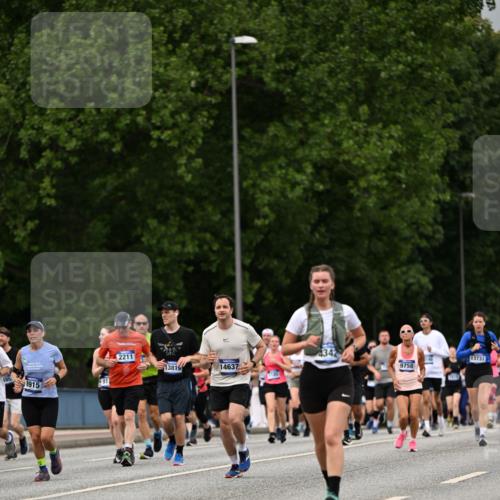 29.06.2025 - hella hamburg halbmarathon Dr. Thomas Lammeyer http://msf.ph/oto/8429888 29.06.2025 10:51:44 Kennedybrücke 1555, 1593, 1618, 2211, 2500, 2556, 2981, 3277, 3339, 3823, 4325, 4342, 5700, 5895, 6995, 7240, 7827, 7960, 8131, 8541, 9092, 9743, 9758, 10511, 11276, 11378 meine-sportfotos.de
