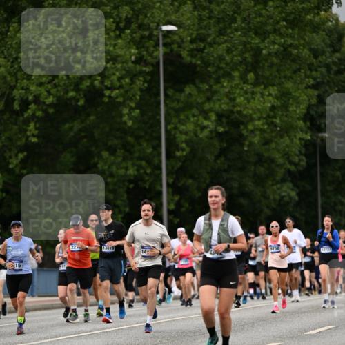 29.06.2025 - hella hamburg halbmarathon Dr. Thomas Lammeyer http://msf.ph/oto/8429897 29.06.2025 10:51:45 Kennedybrücke 1555, 1593, 1618, 2211, 2491, 2500, 2556, 2981, 3277, 3823, 4325, 4342, 5700, 5895, 7240, 7827, 8131, 8541, 9092, 9743, 9758, 10511, 11276, 11378 meine-sportfotos.de