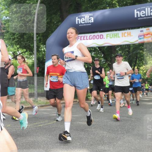 29.06.2025 - hella hamburg halbmarathon KatJ http://msf.ph/oto/8429909 29.06.2025 10:41:35 Zwischen KM18-KM19 1410, 2354, 3791, 3945, 4419, 4903, 6260, 7973, 8285, 8394, 8449, 8514 meine-sportfotos.de