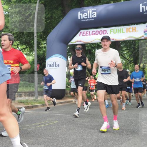 29.06.2025 - hella hamburg halbmarathon KatJ http://msf.ph/oto/8429937 29.06.2025 10:41:35 Zwischen KM18-KM19 1410, 2354, 3791, 3945, 4419, 4903, 6260, 7973, 8285, 8394, 8449, 8514 meine-sportfotos.de