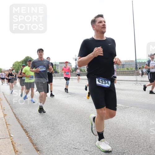 29.06.2025 - hella hamburg halbmarathon Lena Gebhardt http://msf.ph/oto/8429953 29.06.2025 10:43:59 Lombardsbrücke 7489, 529, 5890, 13371, 4627, 6334, 1023, 1026, 1095, 1306, 1310, 1400, 1459, 1802, 1804, 2073, 2186, 2692, 2733, 3065, 3288, 3390, 3596, 3597, 4627, 4636, 4866, 4898, 5001, 5127, 5192, 5201, 5214, 5293, 5730, 5731, 5890, 5902, 5905, 6036, 6096, 6226, 6334, 6895, 6931, 6971, 6973, 7197, 7205, 7206, 7326, 7489, 7504, 7610, 7818, 8000, 8058, 8233, 8504, 8591, 8763, 8870, 8957, 9073, 9510, 9704, 9831, 9879, 10083, 10097, 10200, 10202, 10223, 11955 meine-sportfotos.de