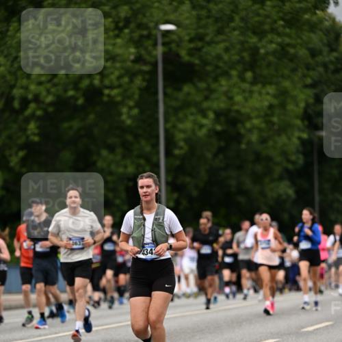29.06.2025 - hella hamburg halbmarathon Dr. Thomas Lammeyer http://msf.ph/oto/8429962 29.06.2025 10:51:46 Kennedybrücke 1073, 1555, 1593, 1618, 2211, 2320, 2491, 2500, 2556, 2981, 3277, 3823, 4325, 4342, 5700, 5895, 7240, 7827, 8158, 9092, 9743, 9758, 10511, 11276, 11378 meine-sportfotos.de