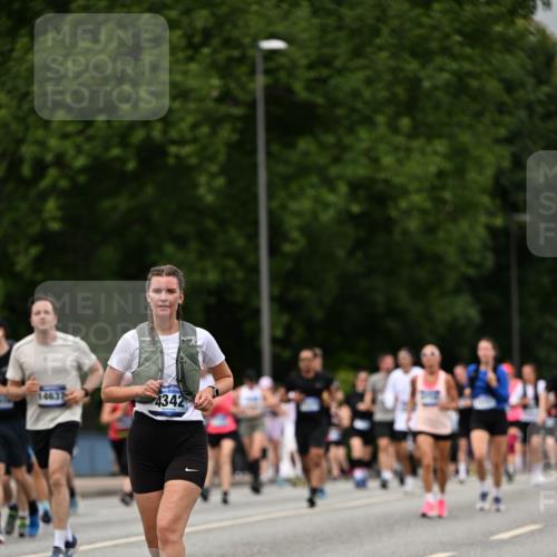 29.06.2025 - hella hamburg halbmarathon Dr. Thomas Lammeyer http://msf.ph/oto/8430004 29.06.2025 10:51:47 Kennedybrücke 1073, 1555, 1593, 1618, 2211, 2320, 2491, 2500, 2556, 2981, 3277, 3823, 4342, 5700, 5895, 7240, 7827, 8105, 8158, 9092, 9743, 9758, 10511, 11276, 11378 meine-sportfotos.de