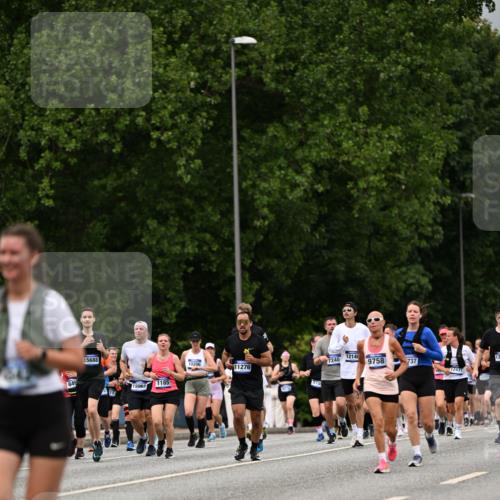 29.06.2025 - hella hamburg halbmarathon Dr. Thomas Lammeyer http://msf.ph/oto/8430047 29.06.2025 10:51:48 Kennedybrücke 1073, 1555, 1593, 1618, 2211, 2320, 2491, 2500, 2556, 2981, 3277, 3823, 4342, 5700, 5895, 7240, 7827, 8105, 8158, 9092, 9743, 9758, 10511, 11276, 11378 meine-sportfotos.de