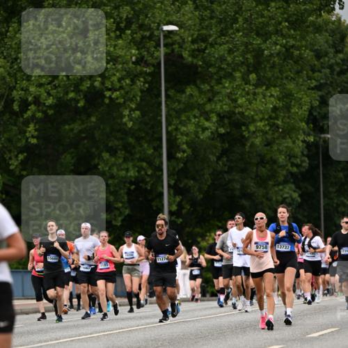 29.06.2025 - hella hamburg halbmarathon Dr. Thomas Lammeyer http://msf.ph/oto/8430063 29.06.2025 10:51:48 Kennedybrücke 1073, 1555, 1593, 1618, 2211, 2320, 2491, 2500, 2556, 2981, 3277, 3823, 4342, 5700, 5895, 7240, 7827, 8105, 8158, 9092, 9743, 9758, 10511, 11276, 11378 meine-sportfotos.de