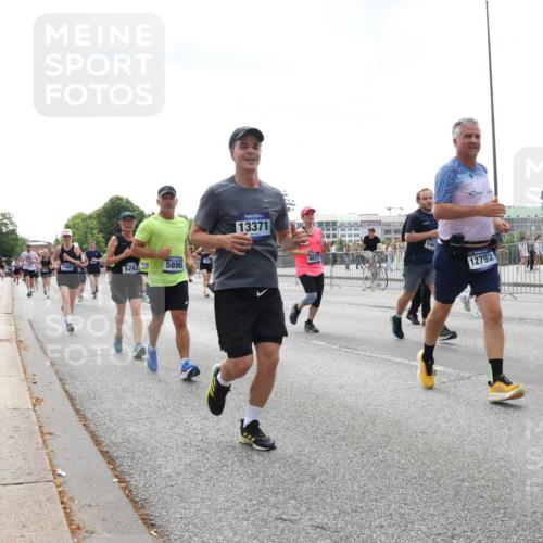 29.06.2025 - hella hamburg halbmarathon Lena Gebhardt http://msf.ph/oto/8430081 29.06.2025 10:44:00 Lombardsbrücke 7489, 5293, 5890, 13371, 4627, 144, 12792, 1023, 1026, 1095, 1306, 1310, 1400, 1459, 1519, 1802, 1804, 2073, 2186, 2692, 2733, 3065, 3288, 3390, 3596, 3597, 4627, 4636, 4866, 4898, 5001, 5127, 5192, 5201, 5214, 5293, 5730, 5731, 5890, 5902, 5905, 6036, 6096, 6226, 6334, 6895, 6971, 6973, 7197, 7205, 7206, 7326, 7489, 7504, 7610, 7818, 7842, 8000, 8058, 8504, 8591, 8763, 8870, 8957, 9073, 9510, 9704, 9831, 9879, 10097, 10200, 10202, 10223, 11955 meine-sportfotos.de