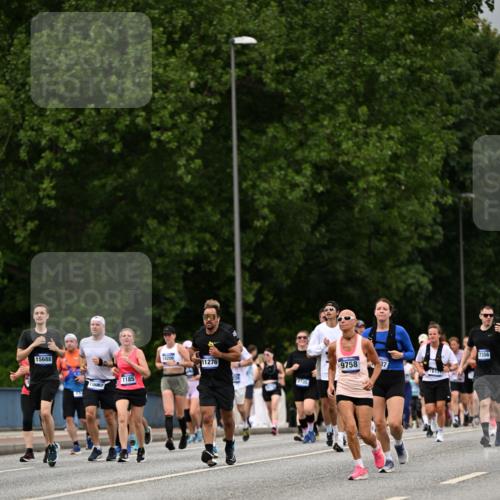29.06.2025 - hella hamburg halbmarathon Dr. Thomas Lammeyer http://msf.ph/oto/8430092 29.06.2025 10:51:49 Kennedybrücke 1073, 1555, 1593, 1618, 2211, 2320, 2491, 2500, 2981, 4342, 5700, 5895, 7240, 8105, 8158, 9092, 9743, 9758, 10511, 11276, 11378 meine-sportfotos.de