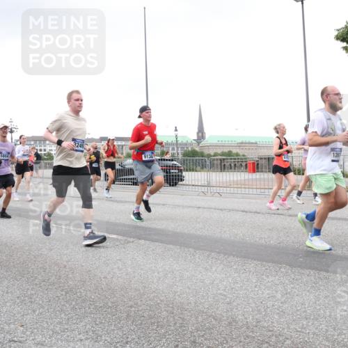 29.06.2025 - hella hamburg halbmarathon Lena Gebhardt http://msf.ph/oto/8430096 29.06.2025 10:54:09 Lombardsbrücke 83, 3079, 5804, 3249, 9138, 1261, 1017, 1263, 1687, 1744, 1753, 1762, 1779, 1789, 1822, 1949, 2079, 2372, 2600, 2761, 2854, 3055, 3079, 3187, 3188, 3249, 3364, 3465, 3467, 3557, 3857, 4323, 4685, 4720, 4801, 4838, 5157, 5309, 5430, 5514, 5804, 5817, 5856, 5898, 5933, 5964, 6039, 6192, 6273, 6468, 6583, 6987, 6988, 7039, 7498, 7614, 7670, 7874, 7946, 8801, 8803, 8867, 8924, 9130, 9138, 9203, 9503, 9572, 9771, 10207, 11354, 11390, 11785 meine-sportfotos.de
